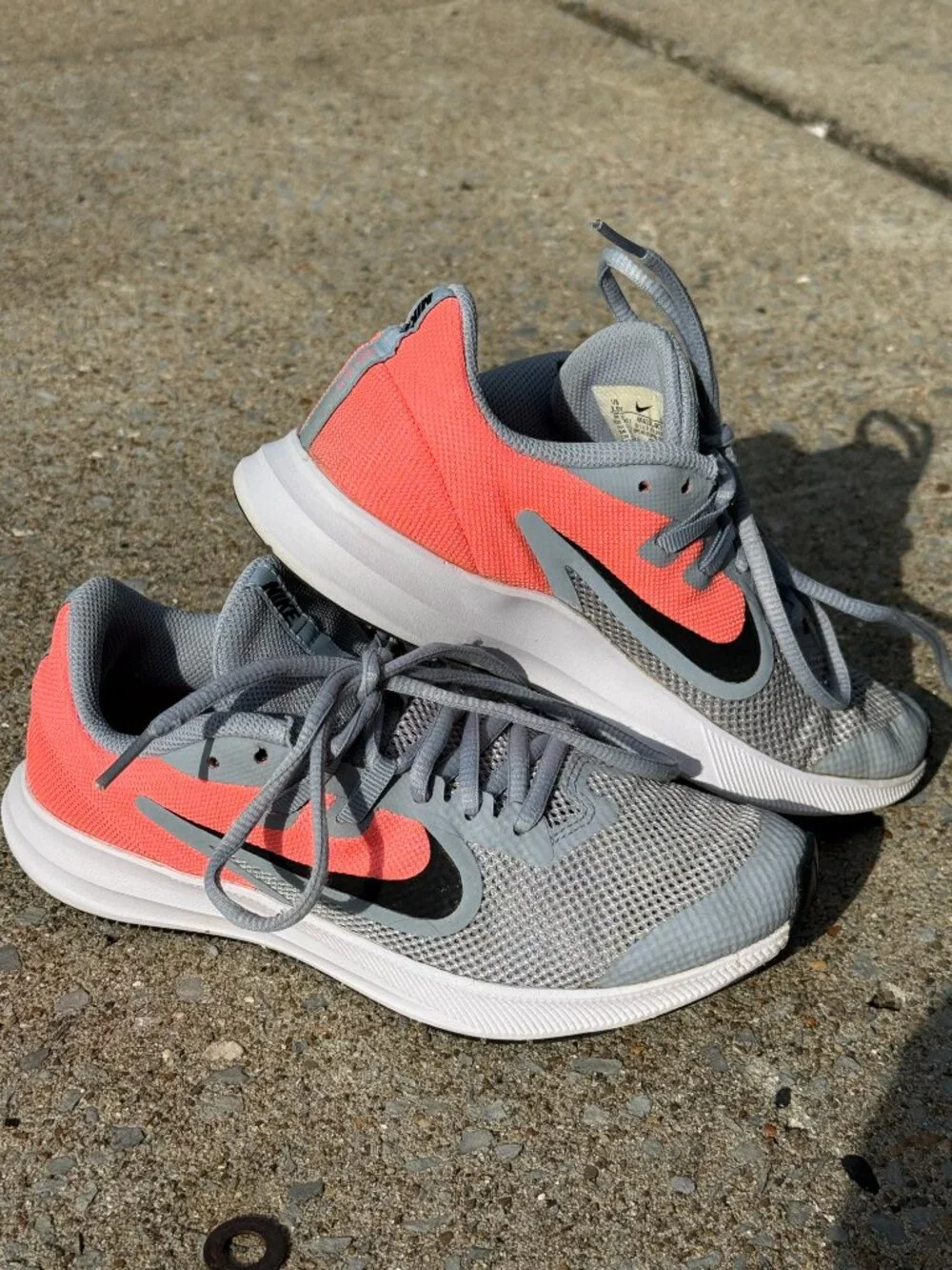 Nike Downshifter 9 Girls 3.5Y Gray Coral Sneakers Sporty Y2K Athleisure Gym 4109